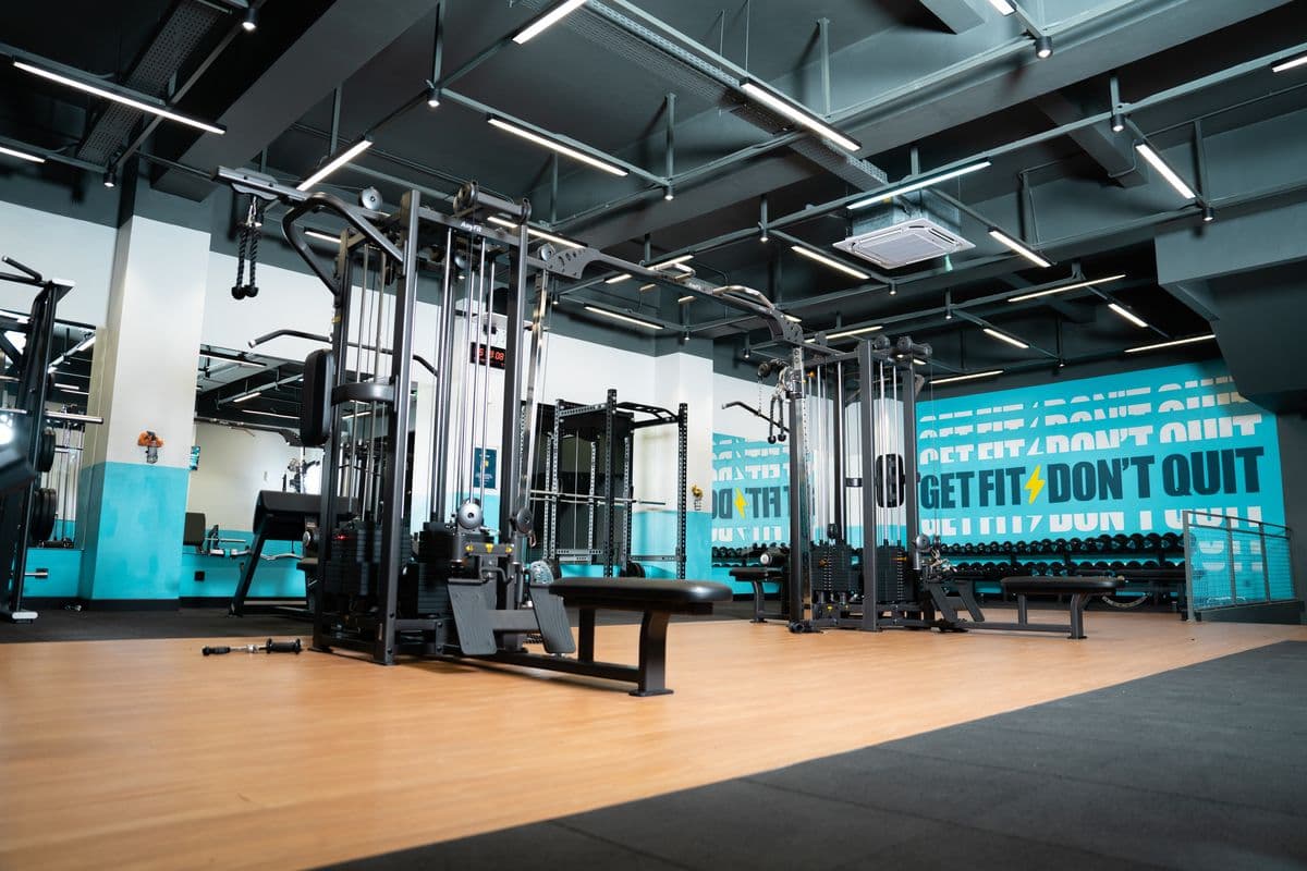 Gym & Fitness Center Premium Harga Terjangkau - FIT HUB