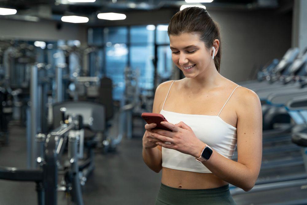 Digital Minimalism di Gym: Kenapa Scroll TikTok Bikin Latihan Tidak Efektif