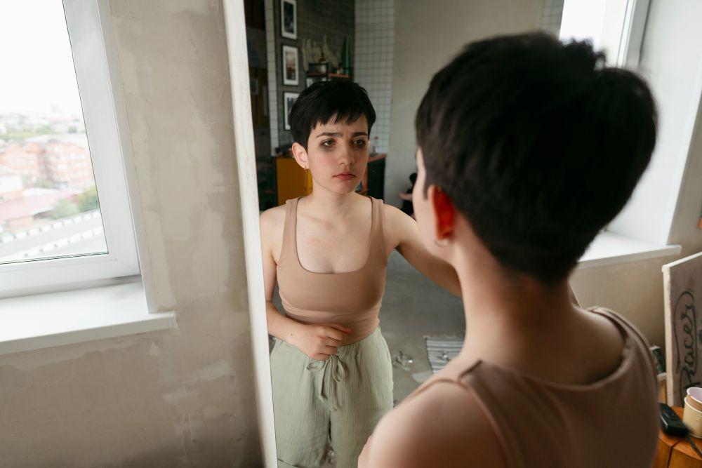 Body Checking Berlebihan Bisa Ganggu Mental? Ini Alasannya