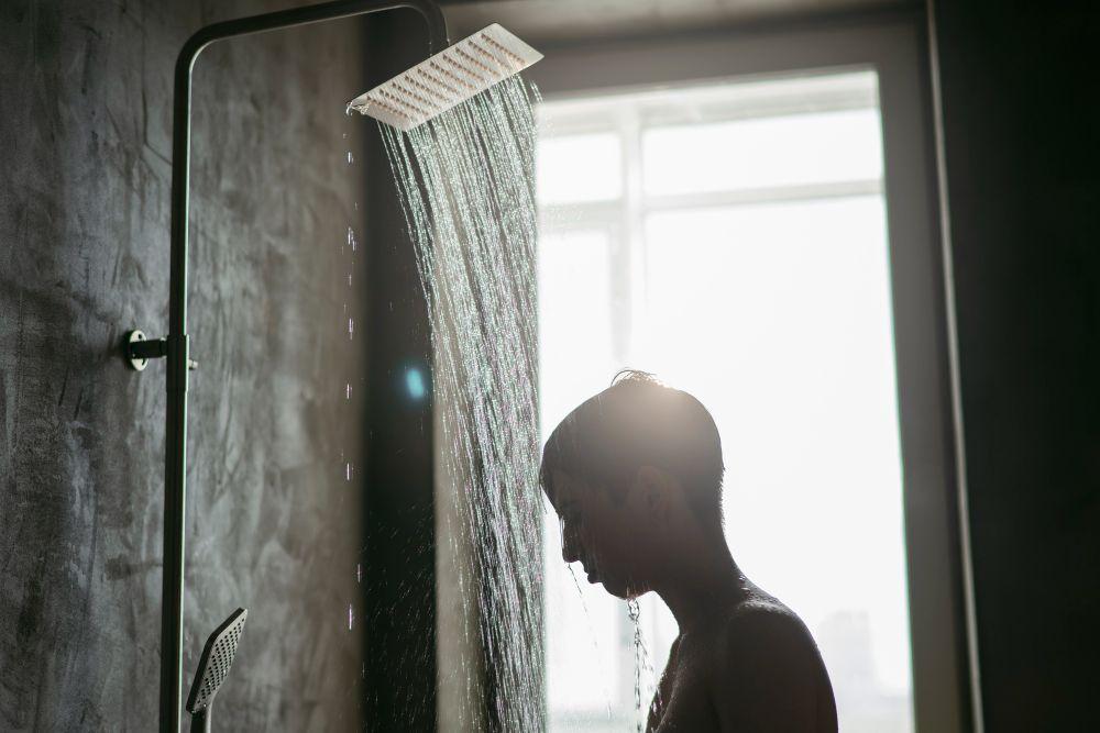 Segar dan Sehat: 8 Manfaat Mandi Air Dingin yang Patut Diketahui 