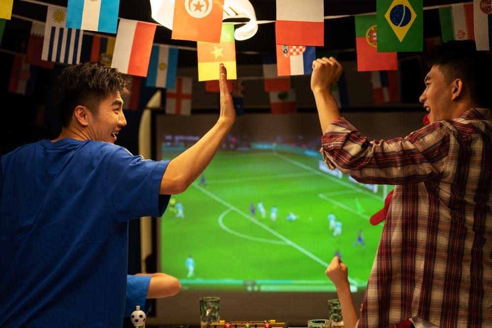 Sering Begadang Nonton Piala Dunia? Begini Cara Agar Tetap Fit 