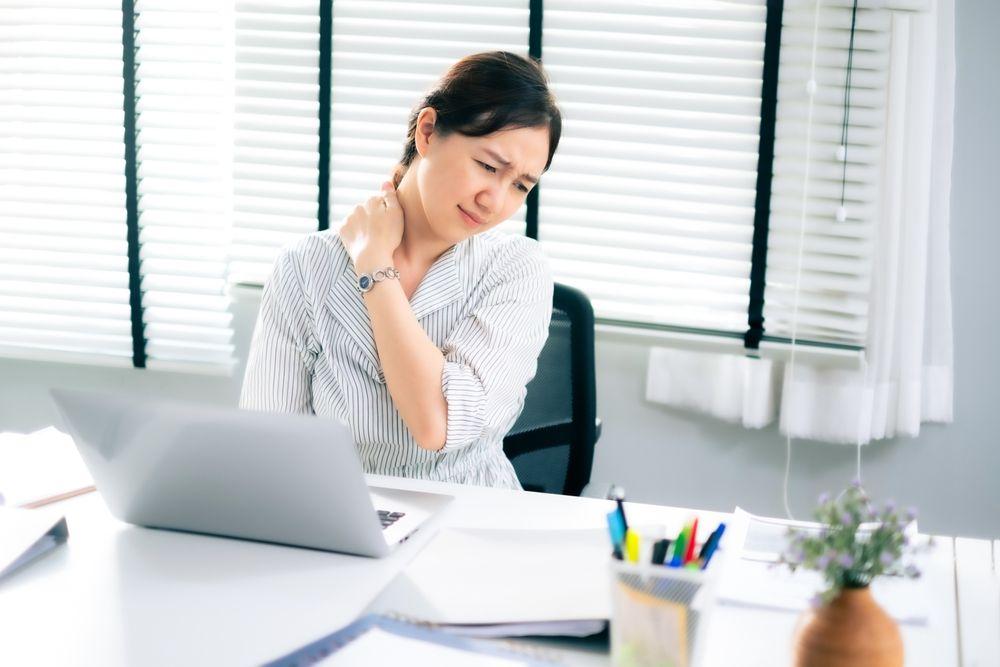 Cara Mengatasi Tech Neck dan Memperbaiki Postur Tubuh