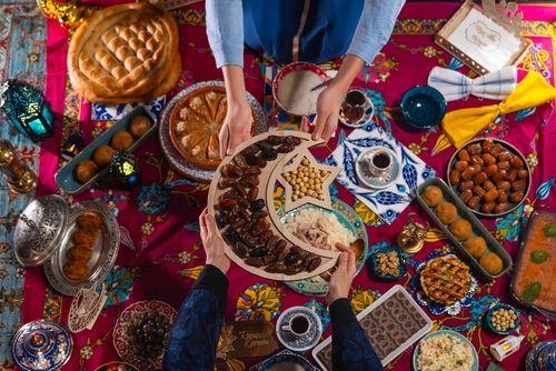 Pola Makan Tidak Sehat saat Puasa Bisa Hambat Progres Fitness, Ini Solusinya