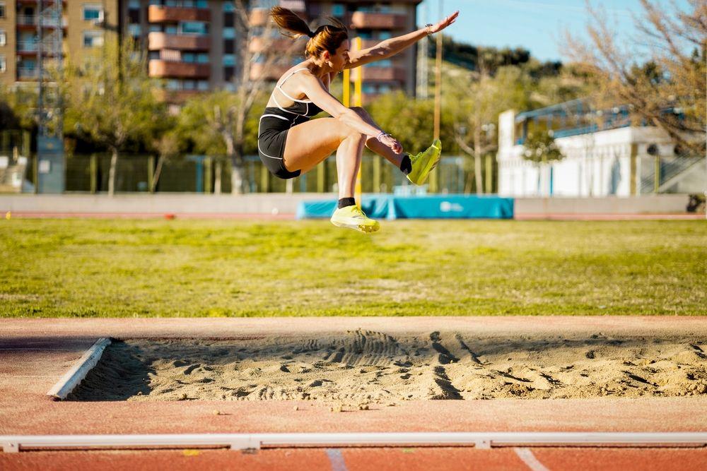 Pahami Pengertian Lompat Jauh, Sejarah, dan Teknik yang Digunakan
