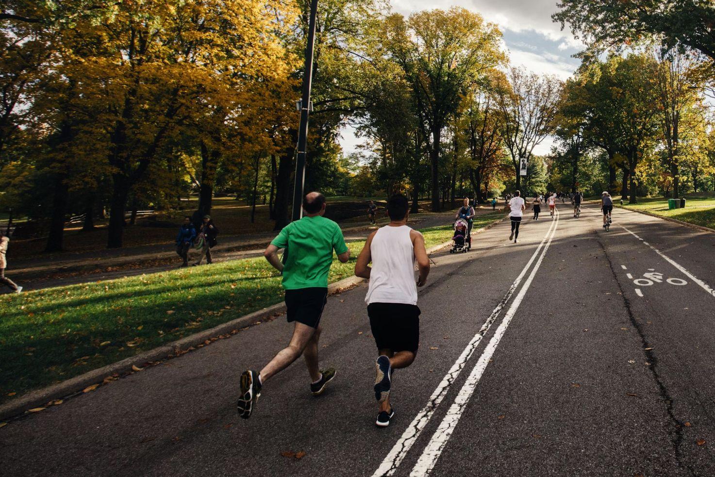 12 Sepatu Running Lokal untuk Lari Santai, Long Run, hingga Race