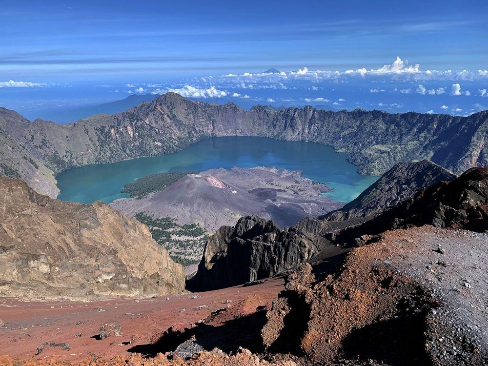 13 Gunung Terindah di Indonesia dan Persiapan Penting sebelum Mendaki