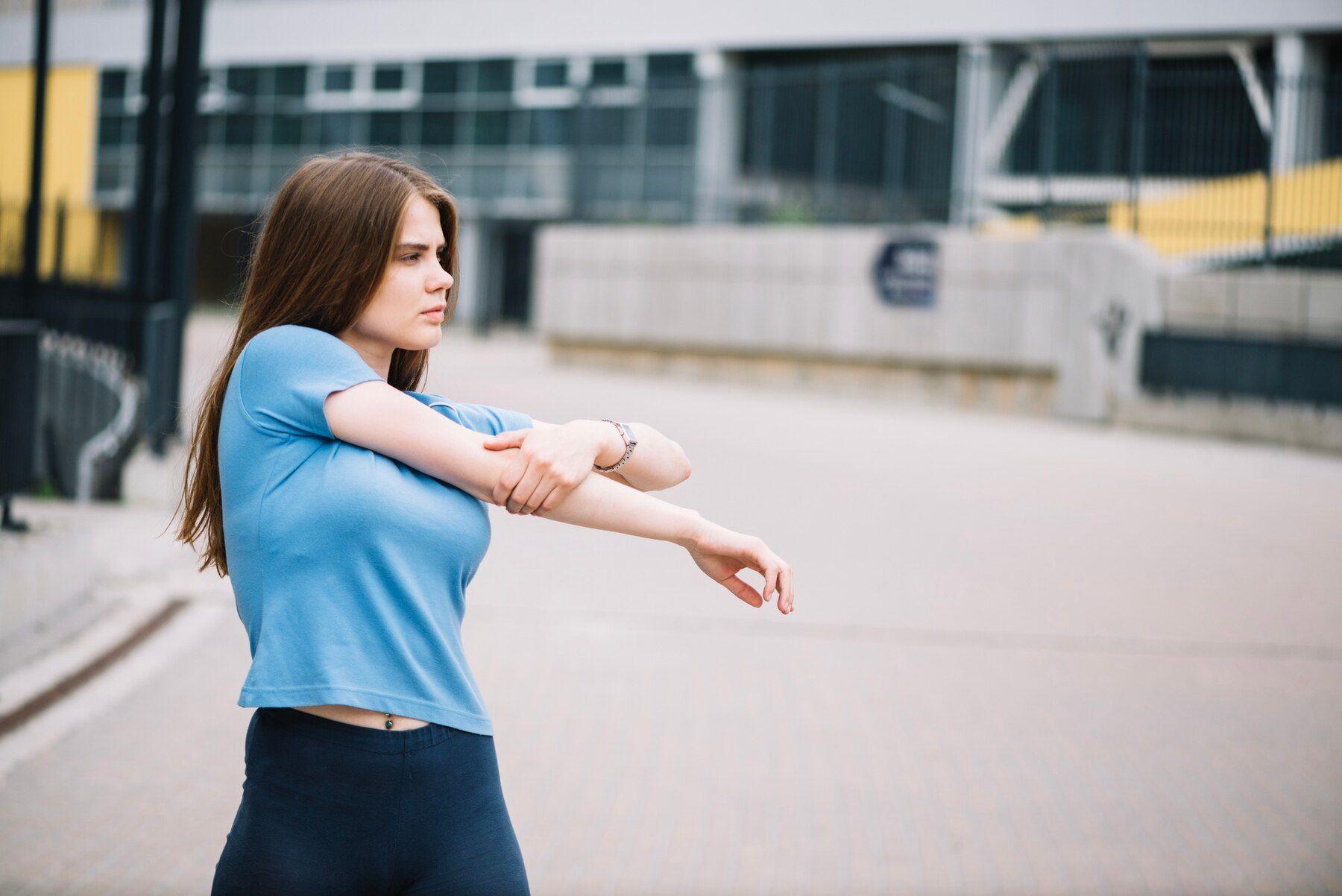 Biar Perjalanan Jauh Lebih Nyaman, Ketahui 8 Gerakan Stretching Ini