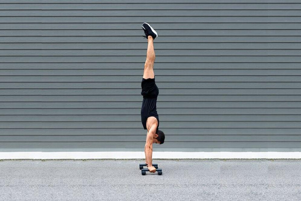 Catat! Ini Cara Melakukan Handstand yang Aman untuk Pemula