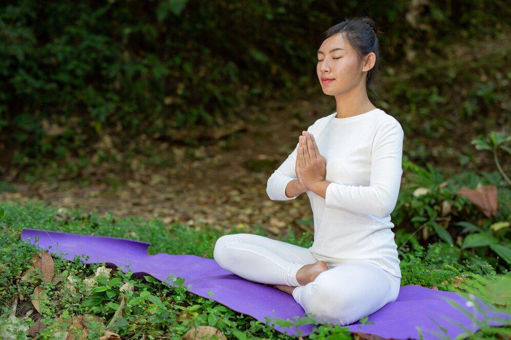 Mengenal Kundalini Yoga: Aspek Penting, Contoh Gerakan, dan Tips untuk Pemula