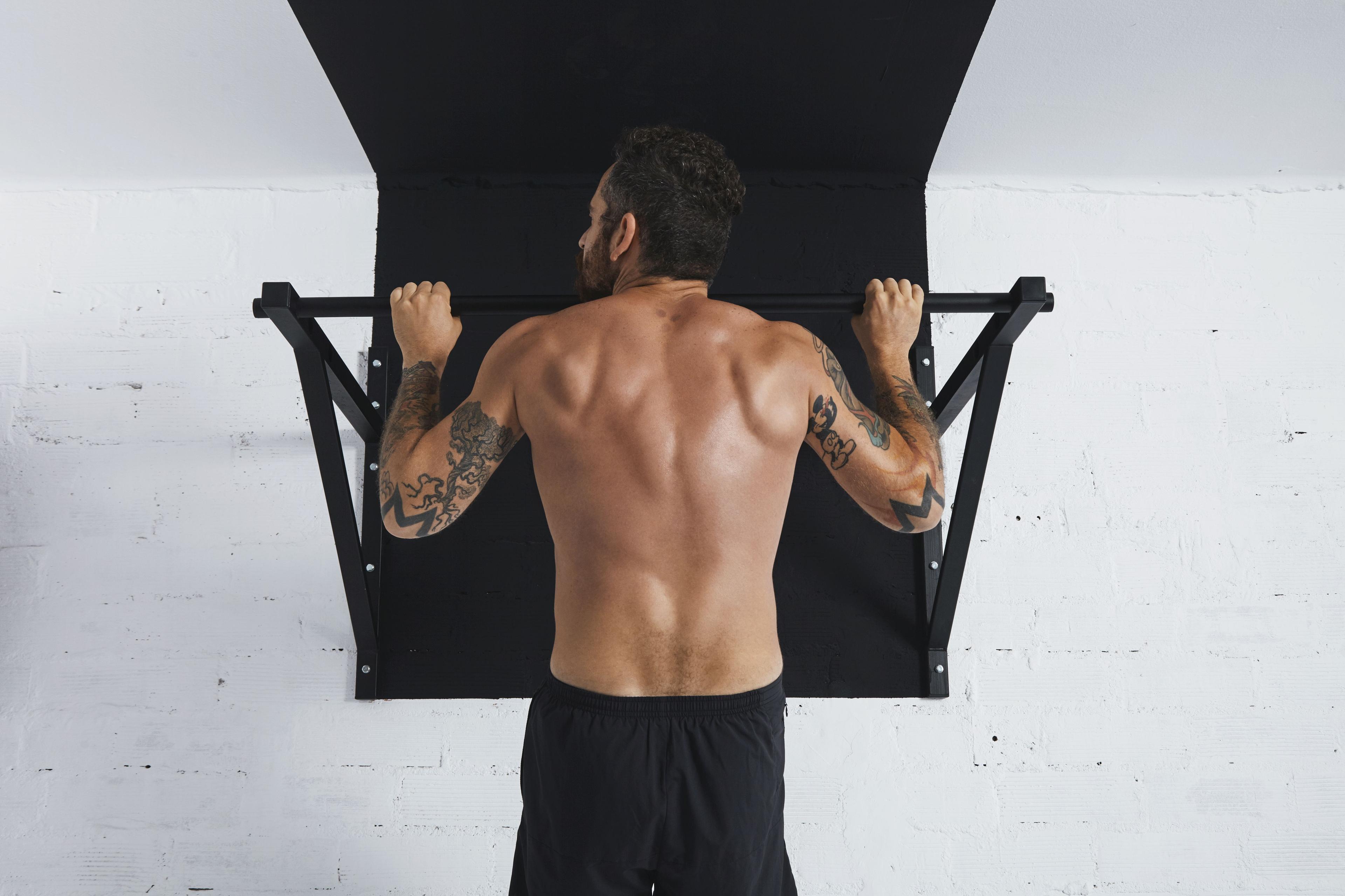 5 Tips Aman dan Efektif saat Melakukan Pull Up