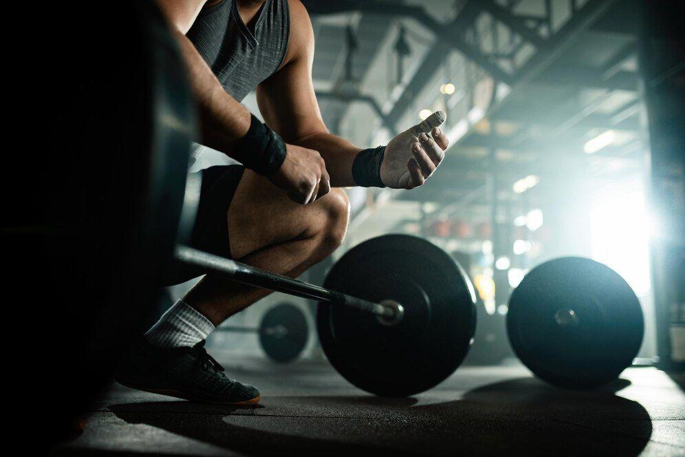 Powerlifting: Pengertian, Manfaat, Contoh Latihan, dan Alat yang Dibutuhkan